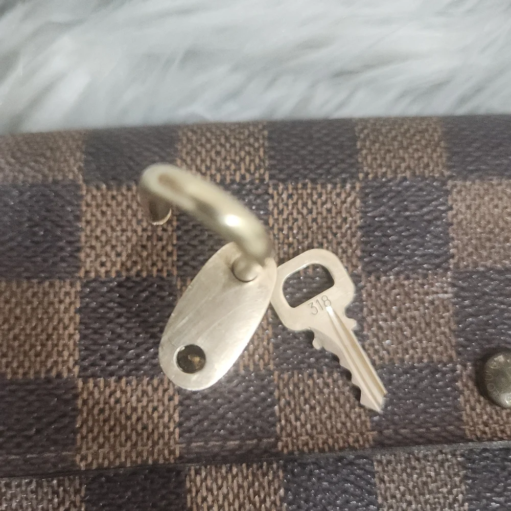Louis Vuitton Gold-tone LV Padlock and Key 318 - Picture 7 of 7